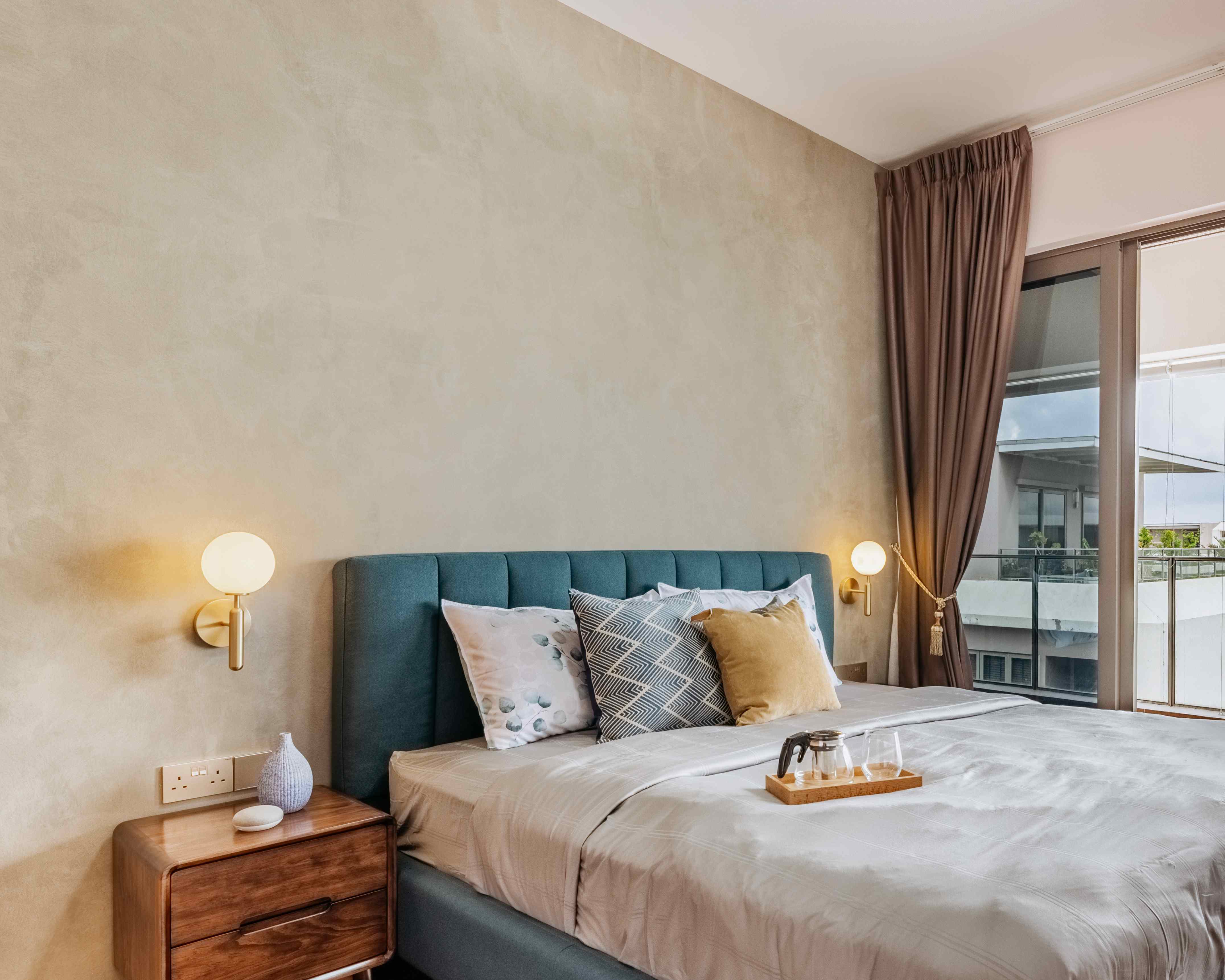 Light-Coloured Modern Wall Design For Bedrooms | Livspace