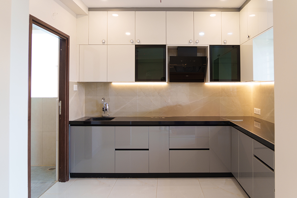 Modern Kitchen Design With Alumina Pearl and Marble Touch