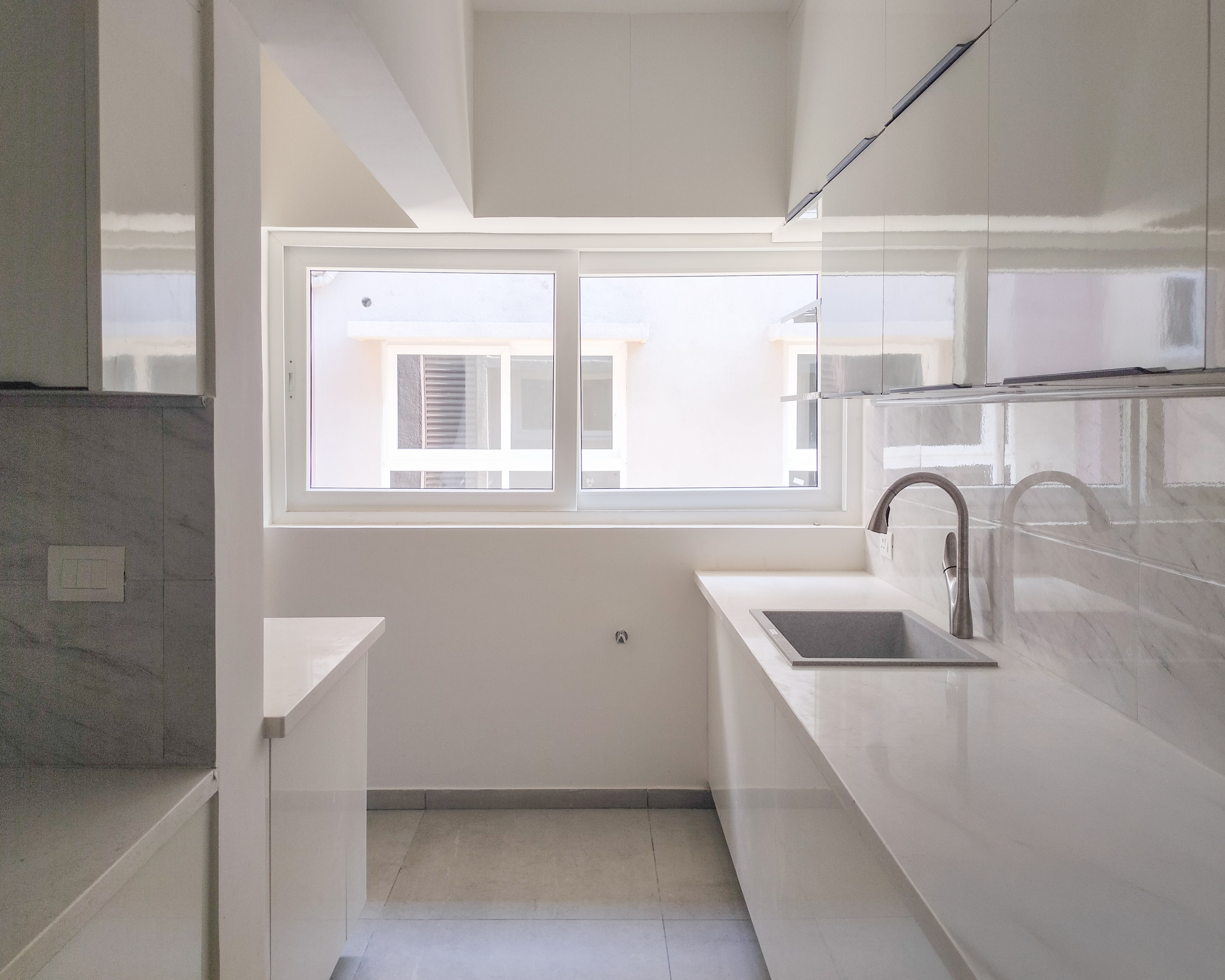 Top Mount Quartz Kitchen Sink Design with Spacious Single Bowl Layout ...