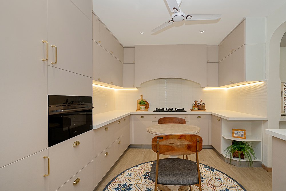 Classic U Shaped Kitchen Design in Classic Suede Laminate Finish and ...