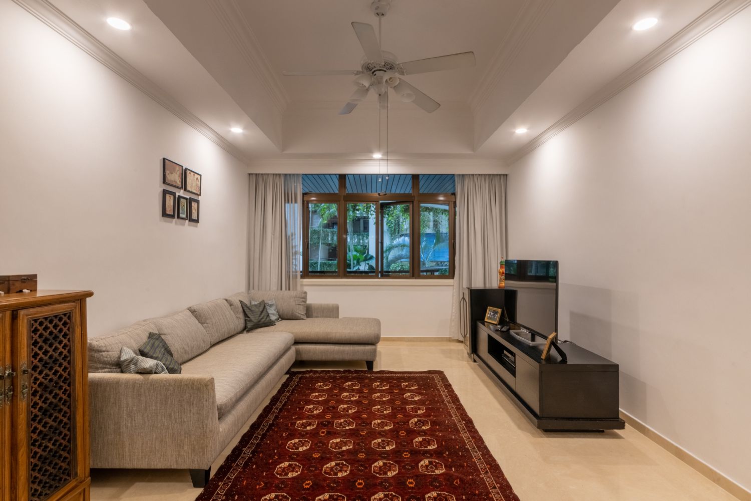 Small Family Contemporary Living Room Design With L-Shaped Sofa & TV ...