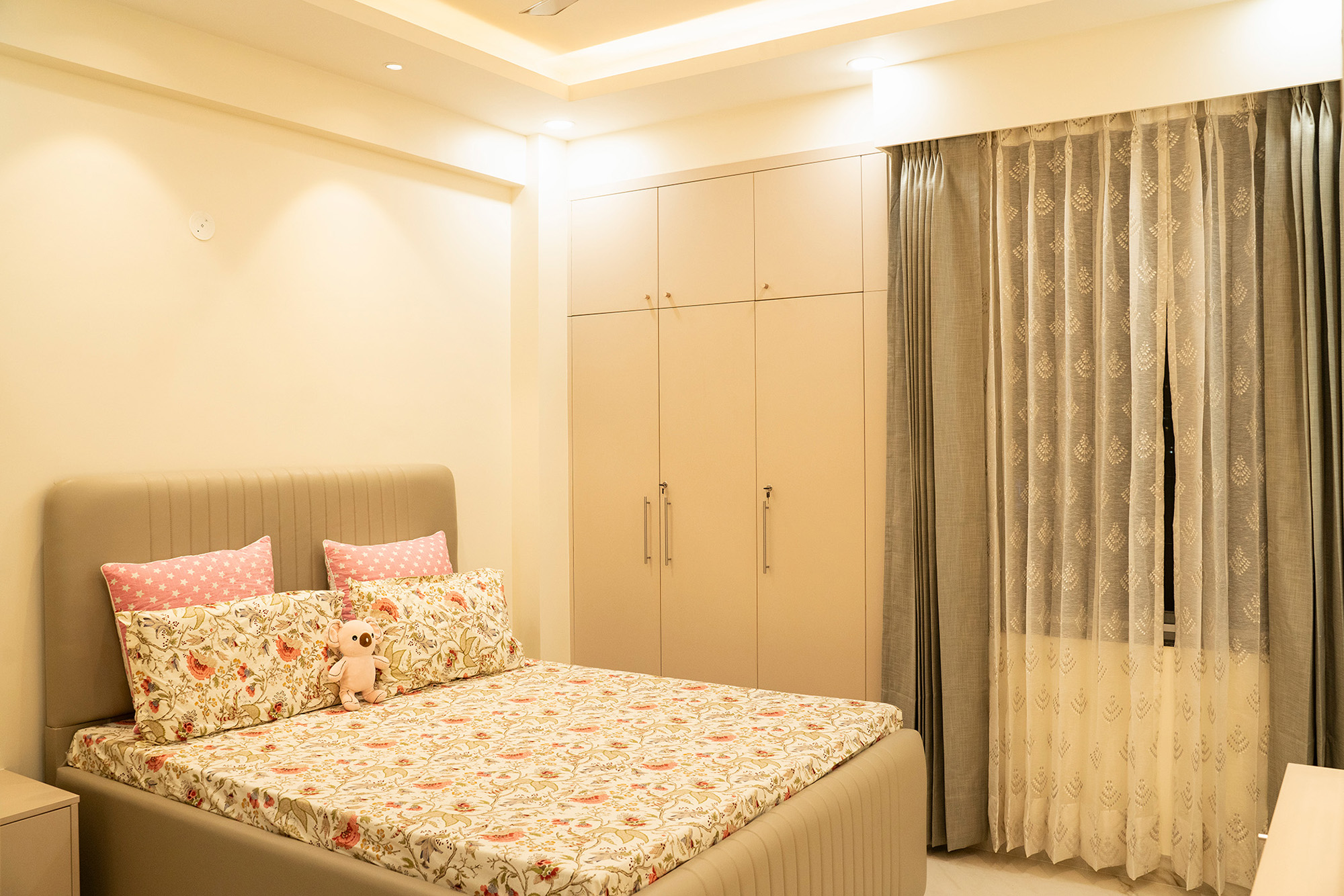 Guest Bedroom Design with Modern Glossy Beige Wardrobe and Wall-Mounted ...
