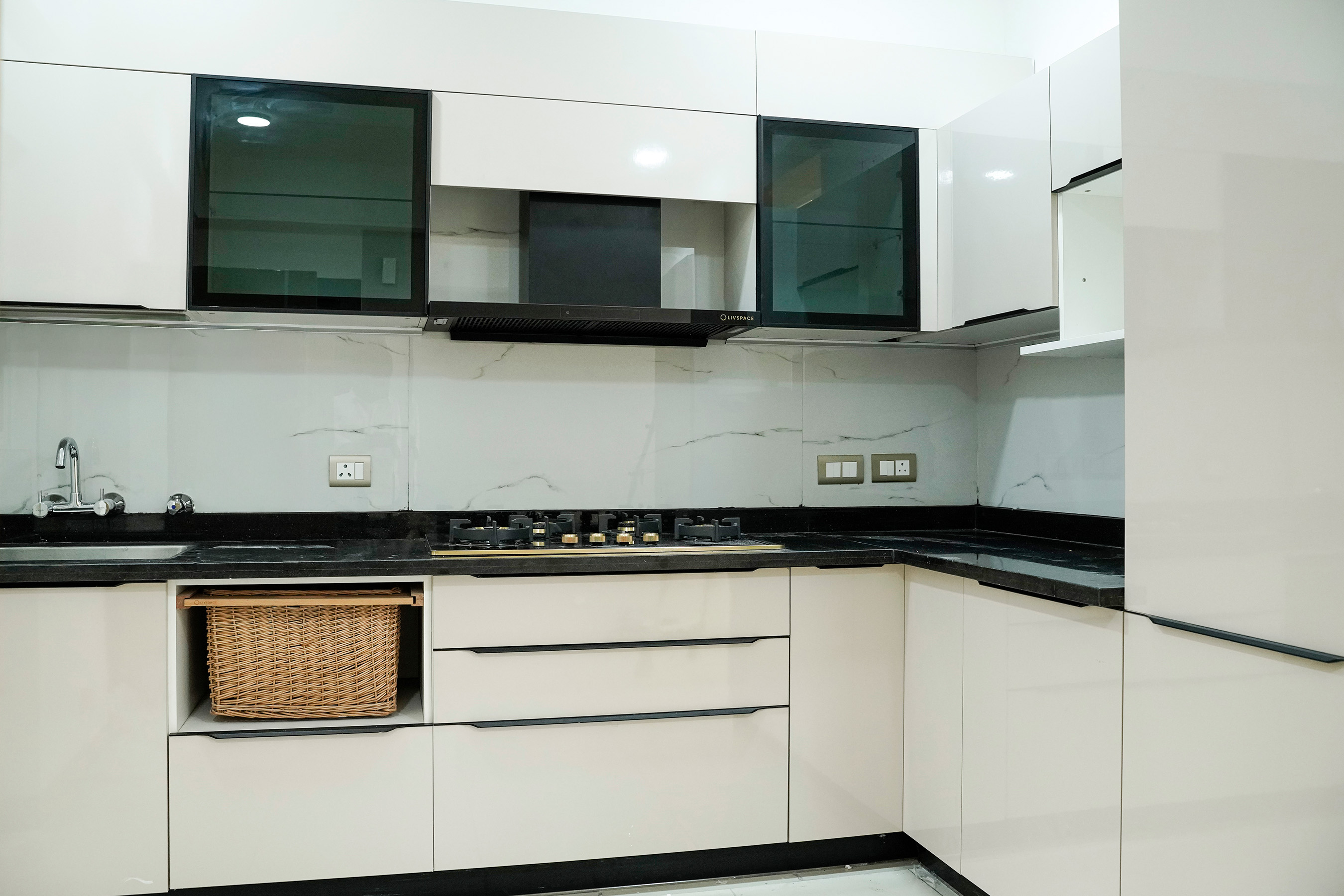 L-Shaped Modern Kitchen Design with Champagne and White Cabinets and ...