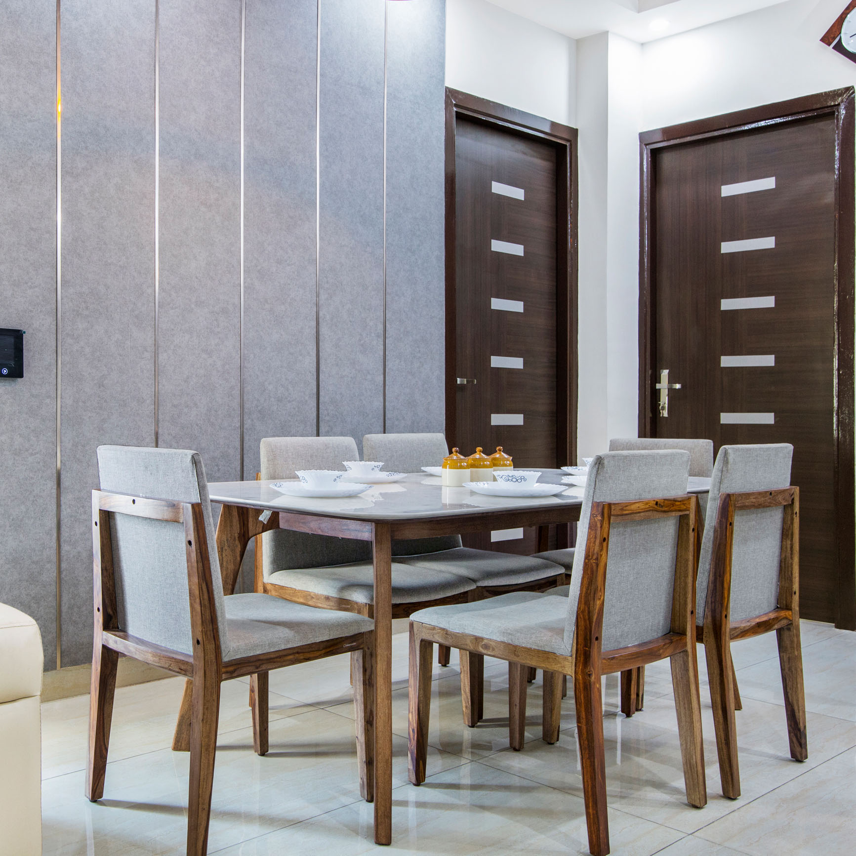6-Seater Dining Room Design With Grey Accent Wall And Stripes - 7x10 Ft ...