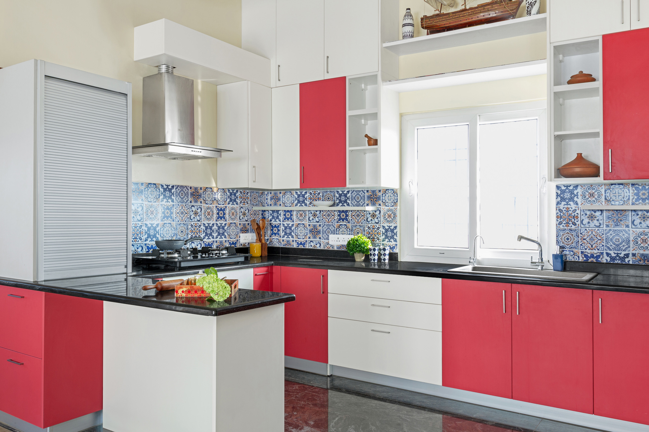 Modern U-Shaped Modular Kitchen Design with Poppy and Frosty White ...
