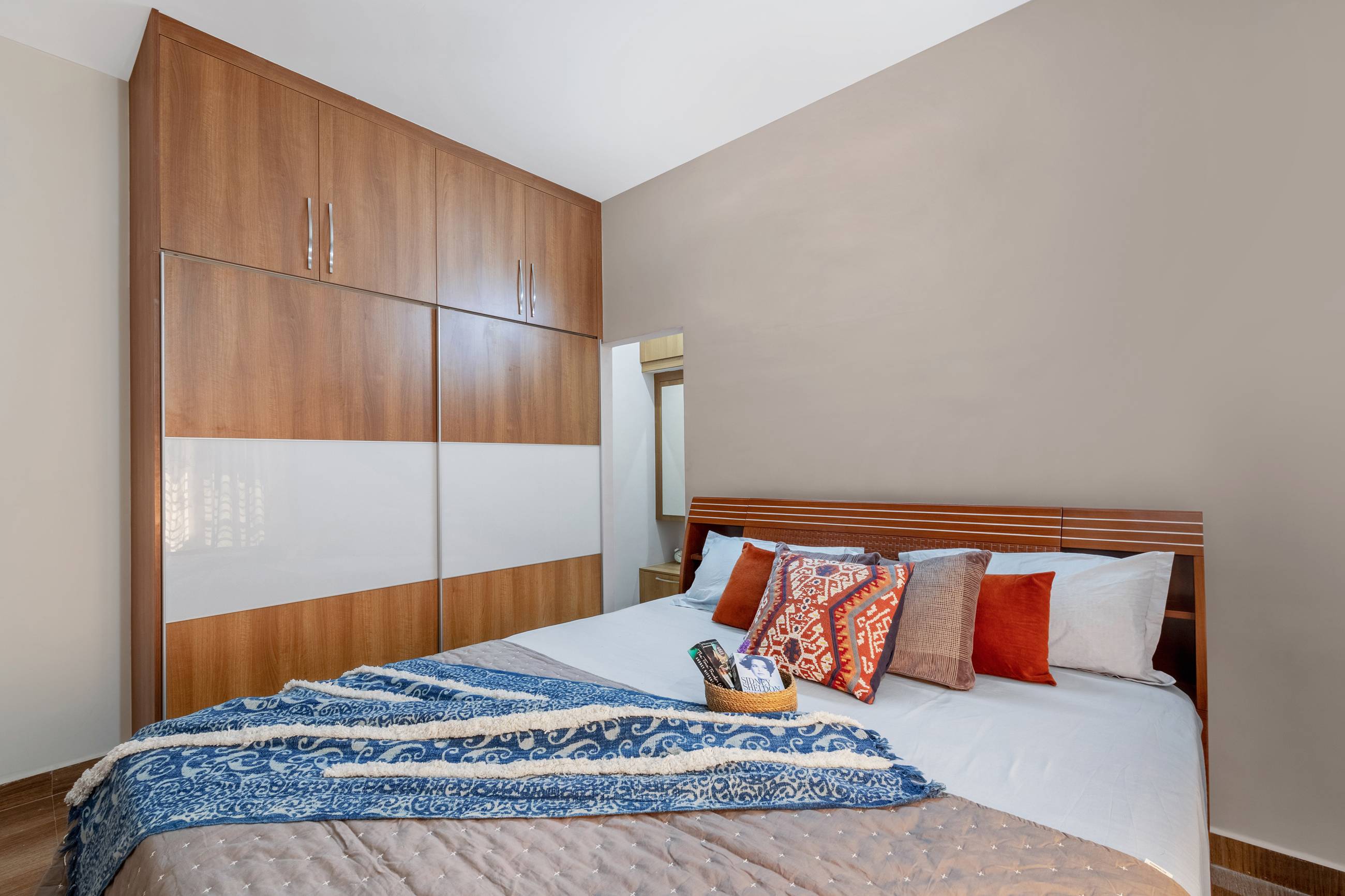 Spacious Simple Guest Bedroom Design With Beige Accent Wall | Livspace