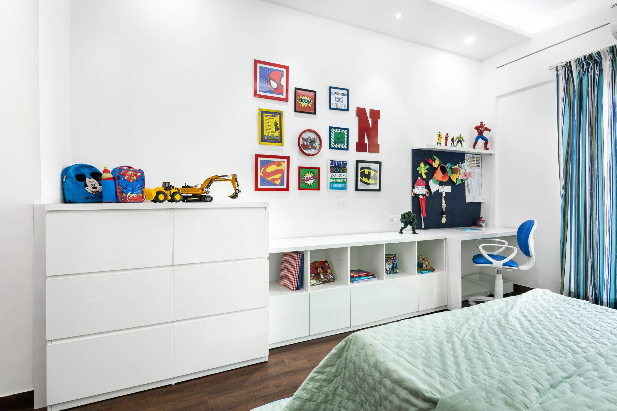 Blue And White Kid's Room Design With Wooden Flooring | Kid's Bedroom ...