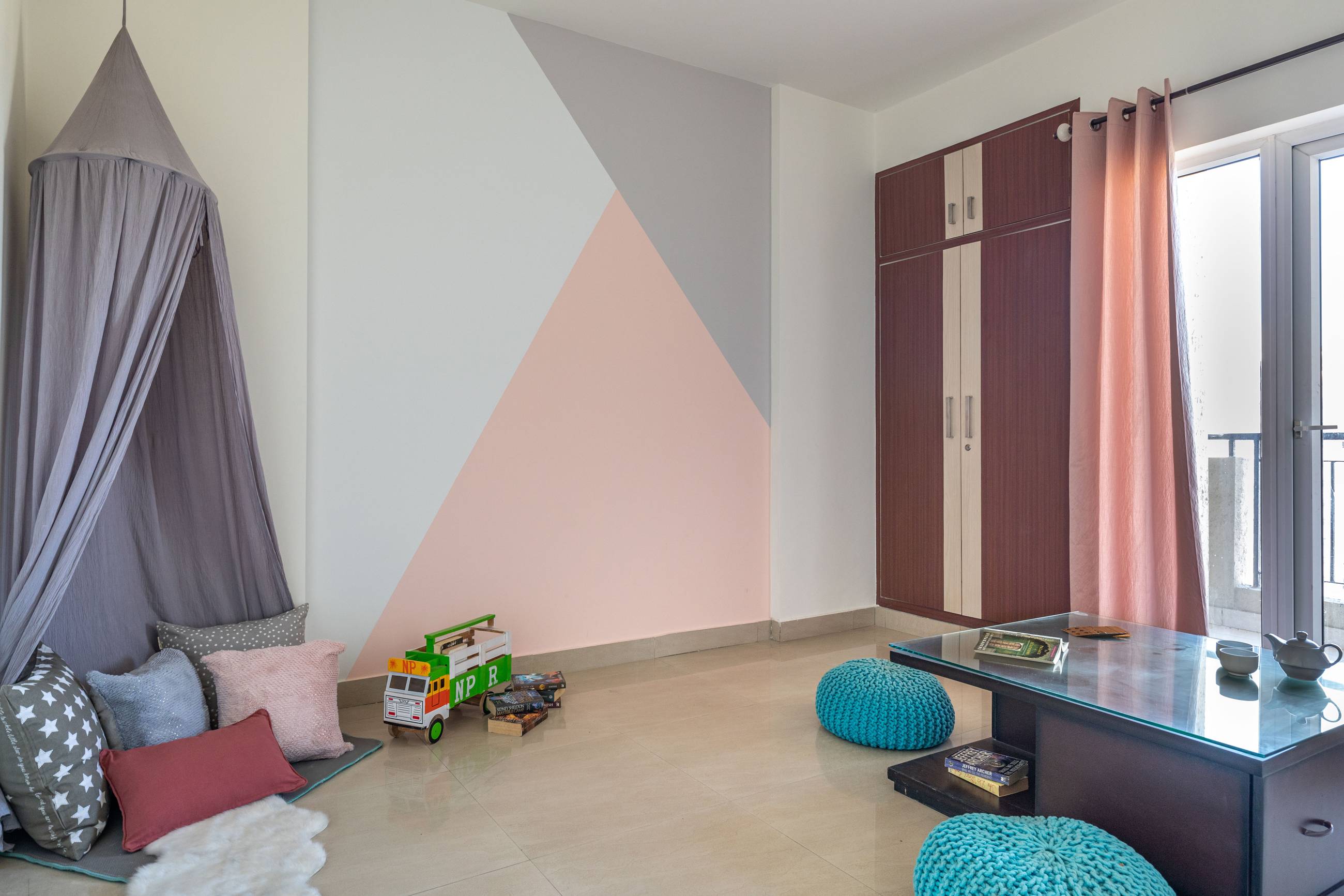 Kids' Bedroom Design With A Tricolour Wall Design In Pastel Colours ...