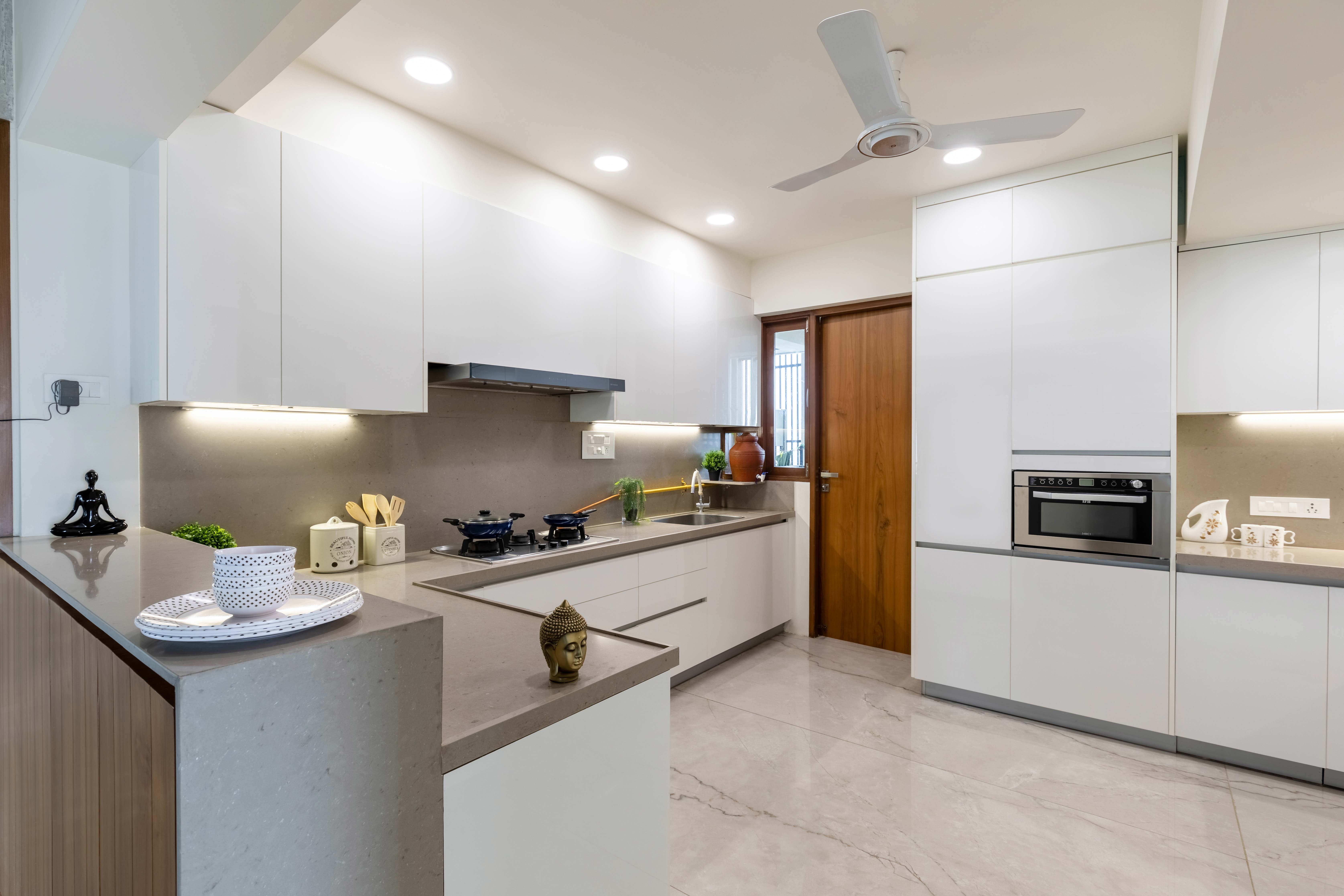 The Benefits of Hiring an Interior Designer for Your Home 4 Modern modular kitchen with efficient storage and profile lighting