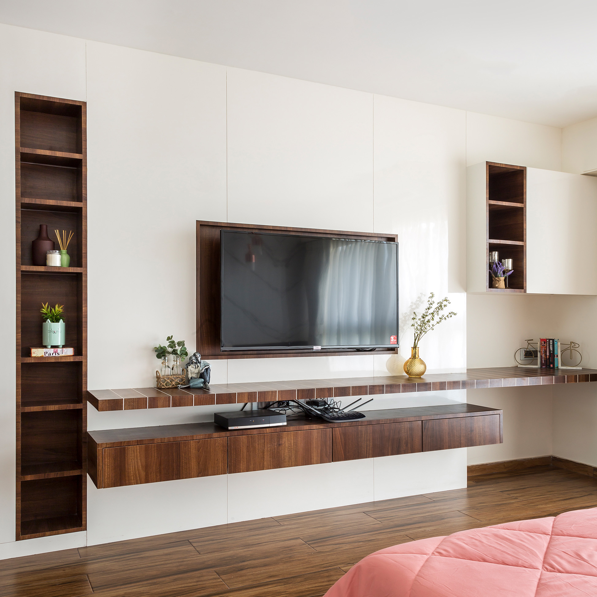 Master Bedroom Design With Marble Accent Wall | Livspace