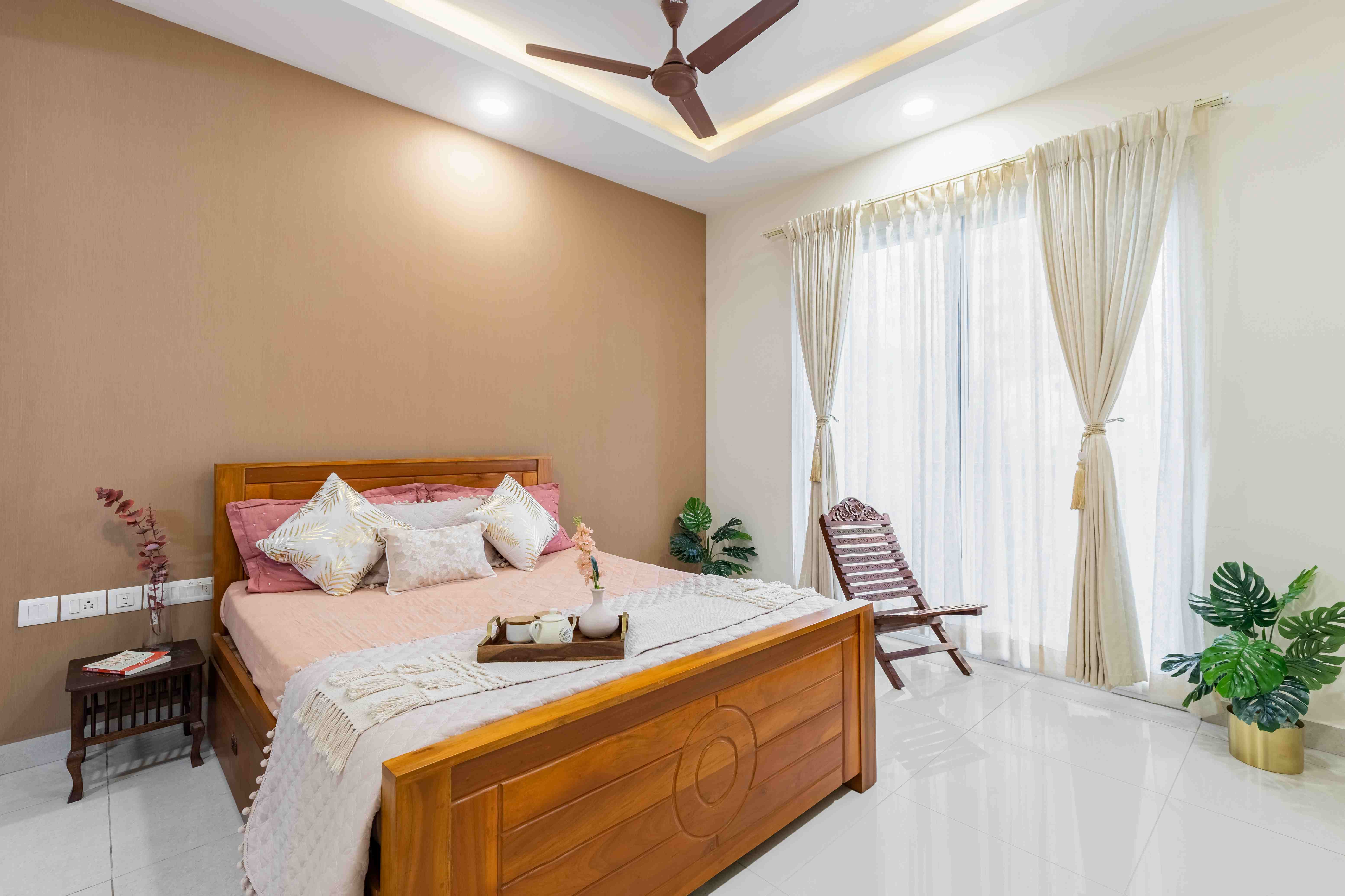 Spacious Bedroom Design With A False Ceiling With Cove Lights | Livspace